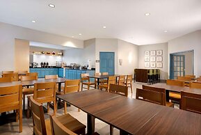 Country Inn & Suites by Radisson Albertville near Outlet Mall