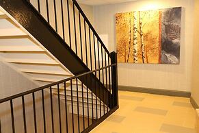 Red Carpet Inn Elmwood Park