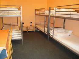 HappyGoLucky Hotel & Hostel