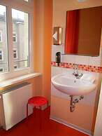 HappyGoLucky Hotel & Hostel