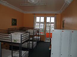 HappyGoLucky Hotel & Hostel