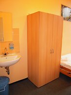 HappyGoLucky Hotel & Hostel