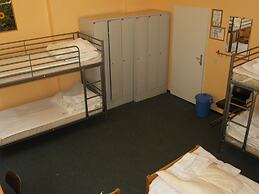 HappyGoLucky Hotel & Hostel