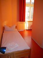 HappyGoLucky Hotel & Hostel