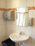 HappyGoLucky Hotel & Hostel