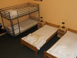 HappyGoLucky Hotel & Hostel