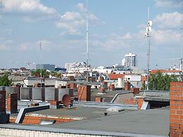 HappyGoLucky Hotel & Hostel