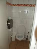 HappyGoLucky Hotel & Hostel