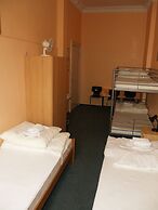 HappyGoLucky Hotel & Hostel