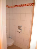 HappyGoLucky Hotel & Hostel