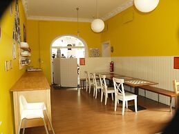 HappyGoLucky Hotel & Hostel