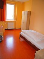 HappyGoLucky Hotel & Hostel