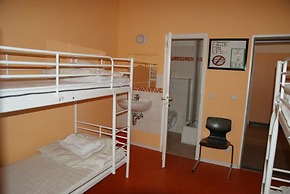 HappyGoLucky Hotel & Hostel