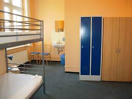 HappyGoLucky Hotel & Hostel