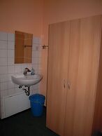 HappyGoLucky Hotel & Hostel