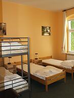 HappyGoLucky Hotel & Hostel