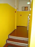 HappyGoLucky Hotel & Hostel