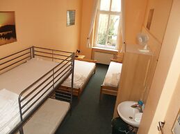 HappyGoLucky Hotel & Hostel