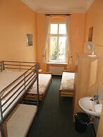 HappyGoLucky Hotel & Hostel