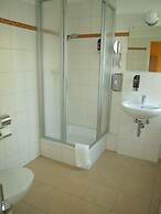 HappyGoLucky Hotel & Hostel