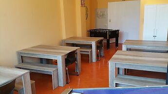 HappyGoLucky Hotel & Hostel