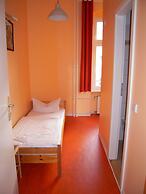 HappyGoLucky Hotel & Hostel