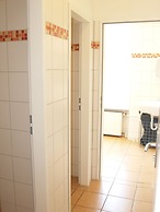 HappyGoLucky Hotel & Hostel