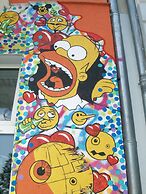 HappyGoLucky Hotel & Hostel