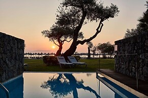 Kontokali Bay Resort & Spa