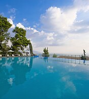 Kontokali Bay Resort & Spa