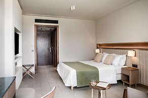 Kontokali Bay Resort & Spa