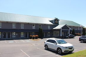 Douglas Inn And Suites
