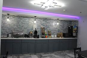 Douglas Inn And Suites