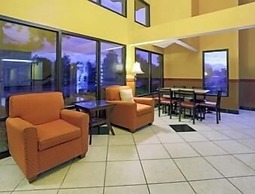 Super 8 by Wyndham Denver Stapleton