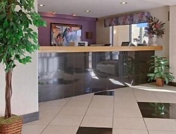 Super 8 by Wyndham Denver Stapleton