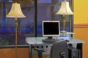 Super 8 by Wyndham Denver Stapleton