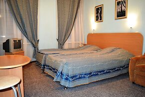 Rinaldi at Petrogradskaya