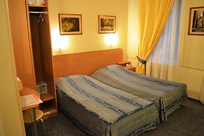 Rinaldi at Petrogradskaya