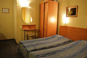 Rinaldi at Petrogradskaya