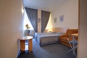 Rinaldi at Petrogradskaya