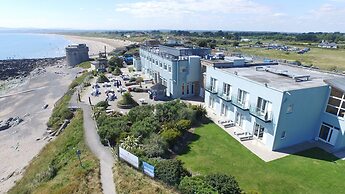 Shoreline Hotel
