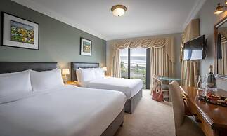 Shoreline Hotel