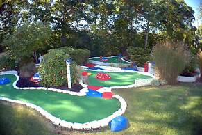 The Mariner Resort Cape Cod by The Red Collection