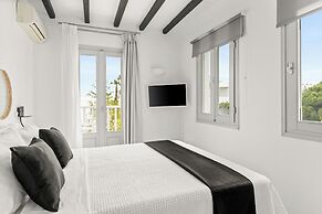 Mr & Mrs White Paros