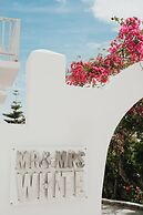 Mr & Mrs White Paros