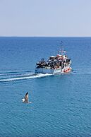 Mr & Mrs White Paros