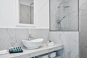 Mr & Mrs White Paros