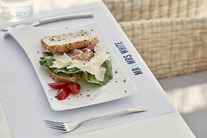 Mr & Mrs White Paros