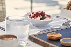 Mr & Mrs White Paros