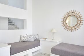 Mr & Mrs White Paros